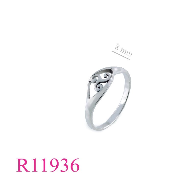 <p>Triskelion Ring.</p>