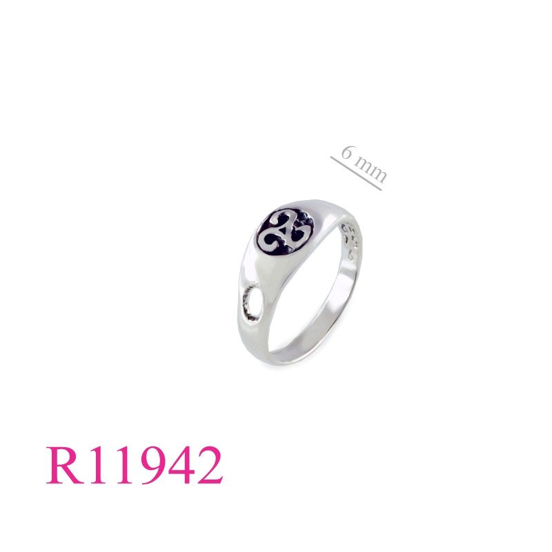 <p>Ring, Triskellion solar dial.</p>