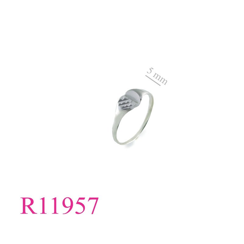<p>Signet Ring, 6mm diamond cut signet heart.</p>