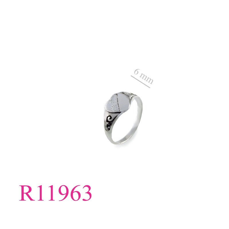 <p>Signet Ring, 7mm half engraved signet heart.</p>