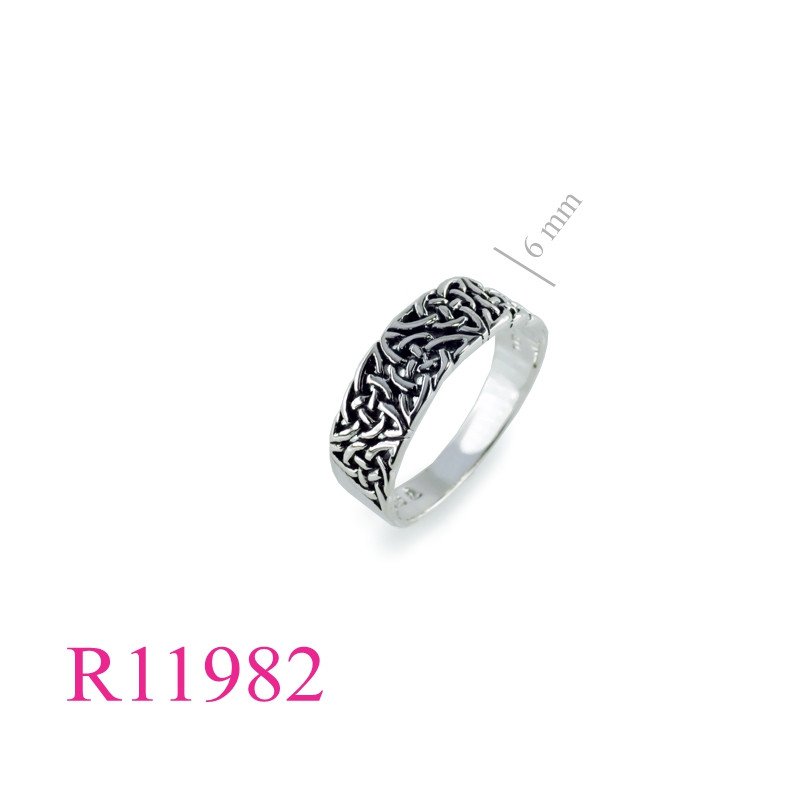 <p>Ring, triangle Celtic design.</p>