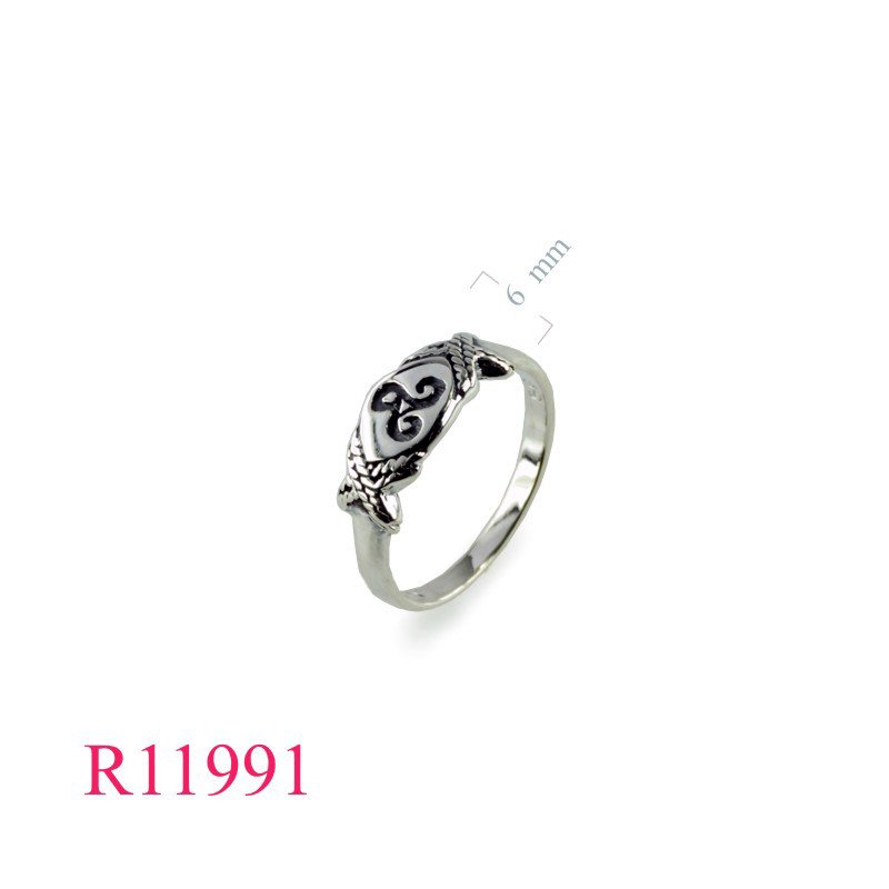 <p>Lion Ring, Triske Ring, oval Triske.</p>
