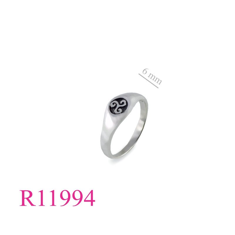 <p>Ring, Triskellion design.</p>
