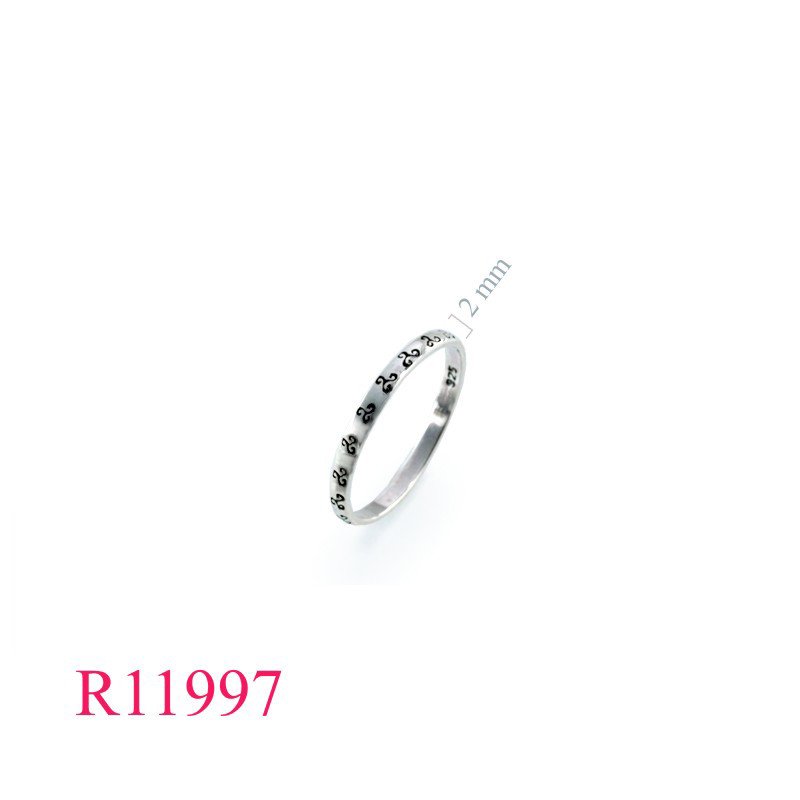 <p>Band Lion Ring, Triske Ring, 2mm Triskes.</p>