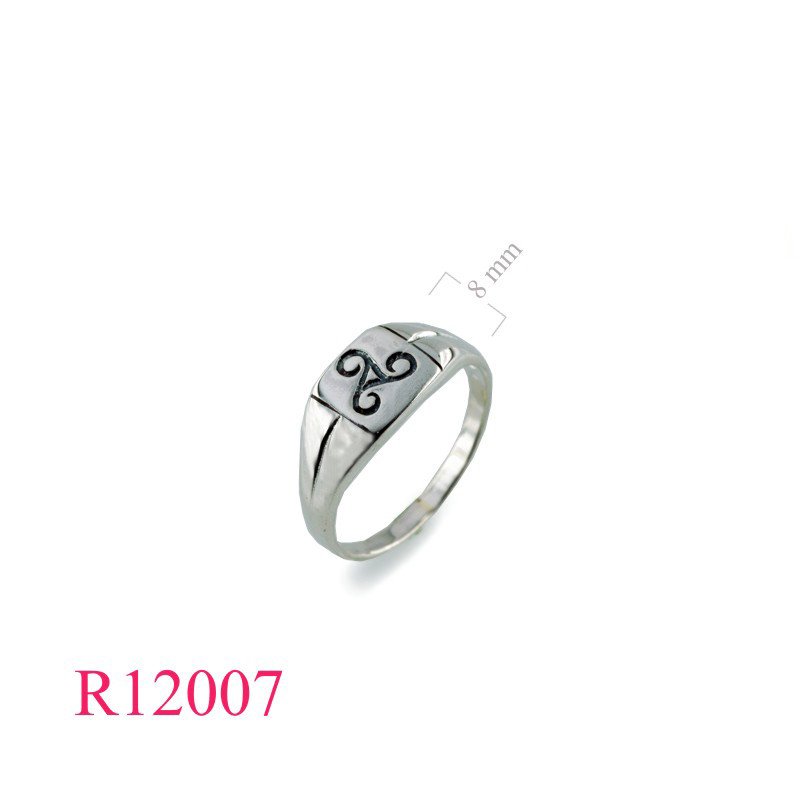 <p>Triskelion Ring, Triskelion on square (Big sizes).</p>