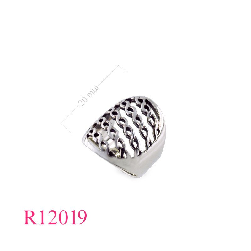 <p>Ring, open celtic design.</p>
