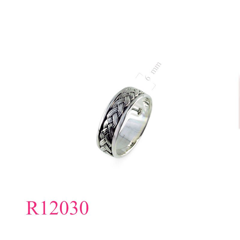 <p>Band Ring, 7mm braid design.</p>