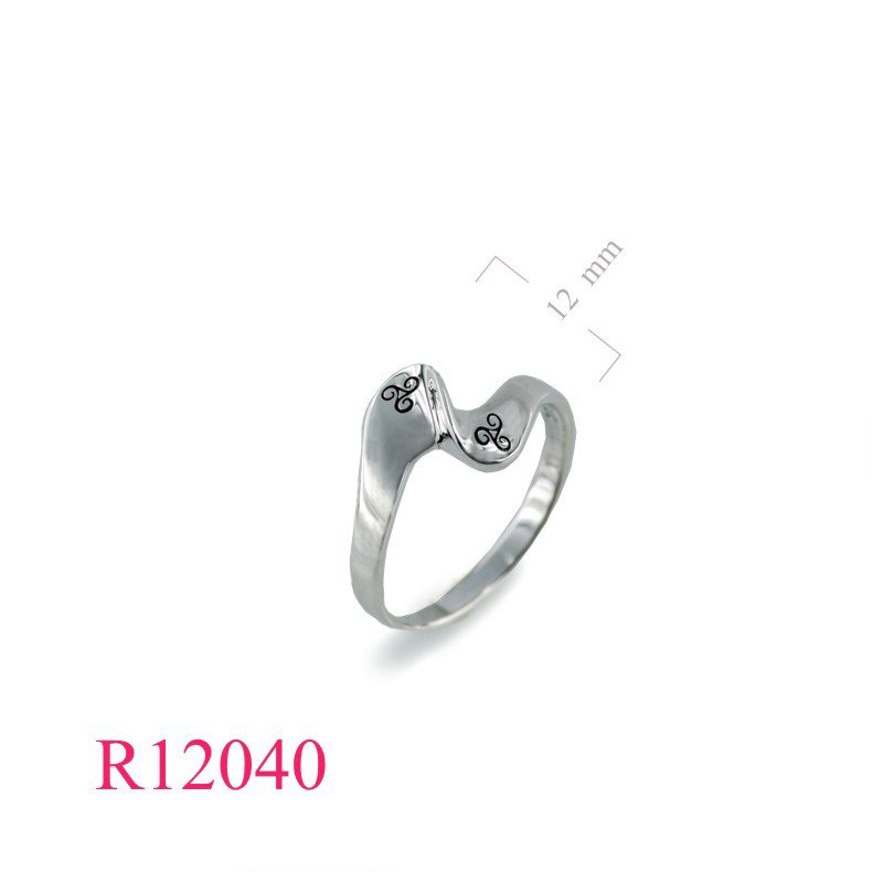 <p>Triskelion Ring, Triskelions design on wavy shape.</p>