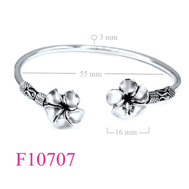 <p>Bangle, champac flowers.</p>