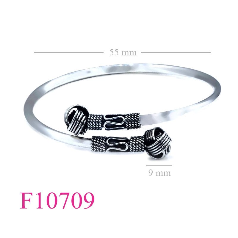<p>Bangle, Bali style.</p>