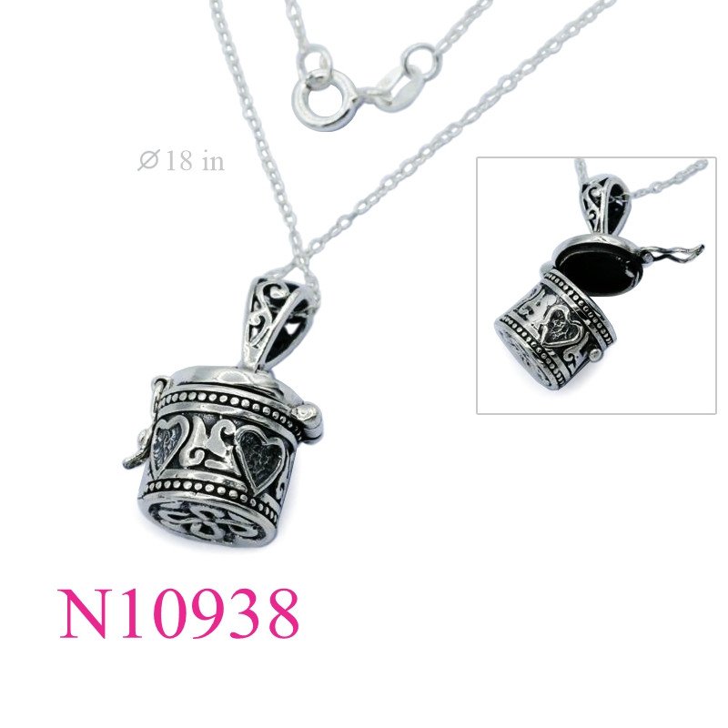 <p>Necklace, 18 inches chain and cylinder box.</p>