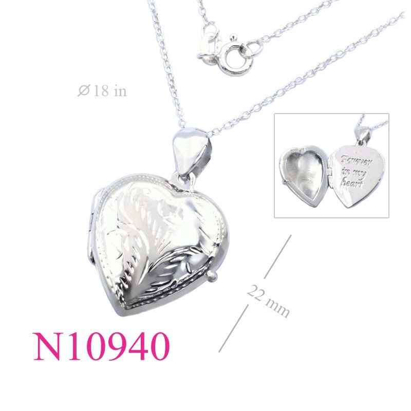 <p>Necklace, 18 inches chain and 22 mm heart urn locket.</p>