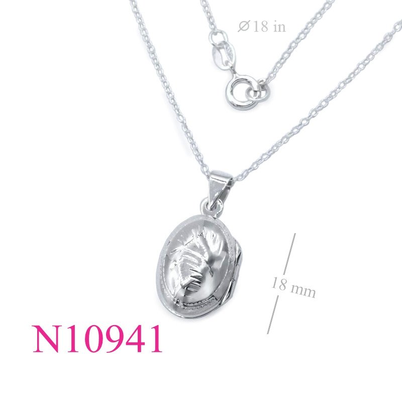 <p>Necklace, 18 inches chain and oval locket.</p>