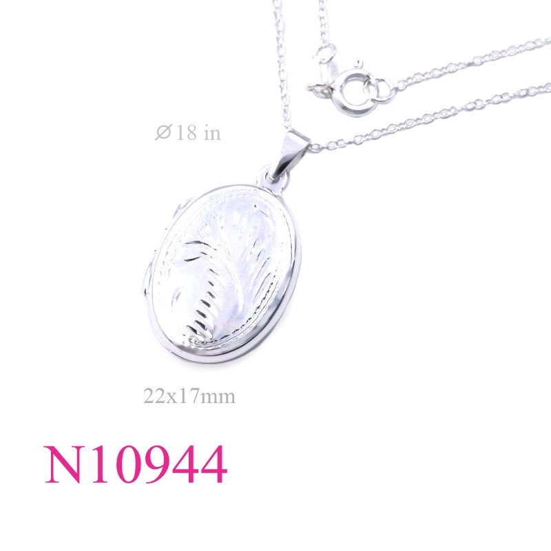 <p>Necklace, 18 inches chain and 22x17mm oval locket.</p>