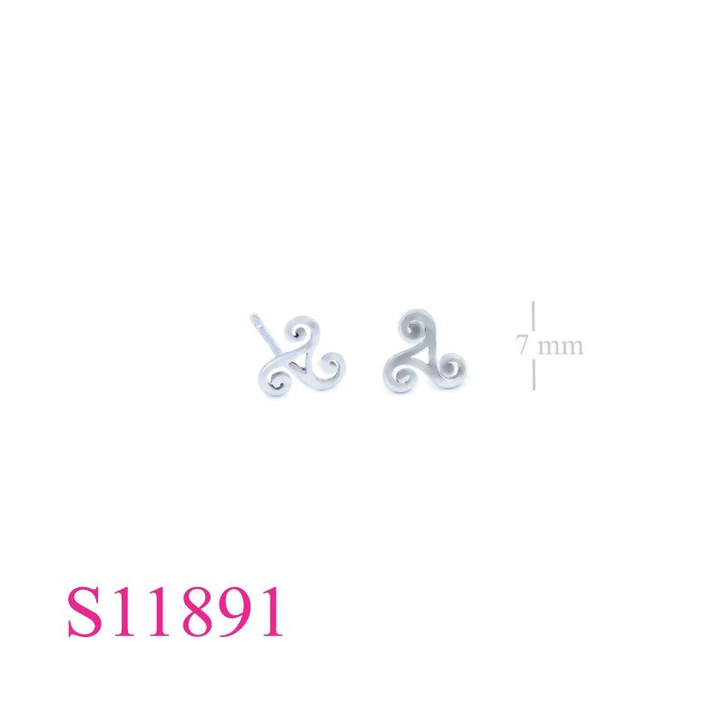 Earrings, 7mm Triskelion.
