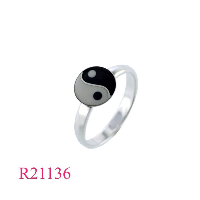 <p>Ring, 10mm Yin Yang.</p>