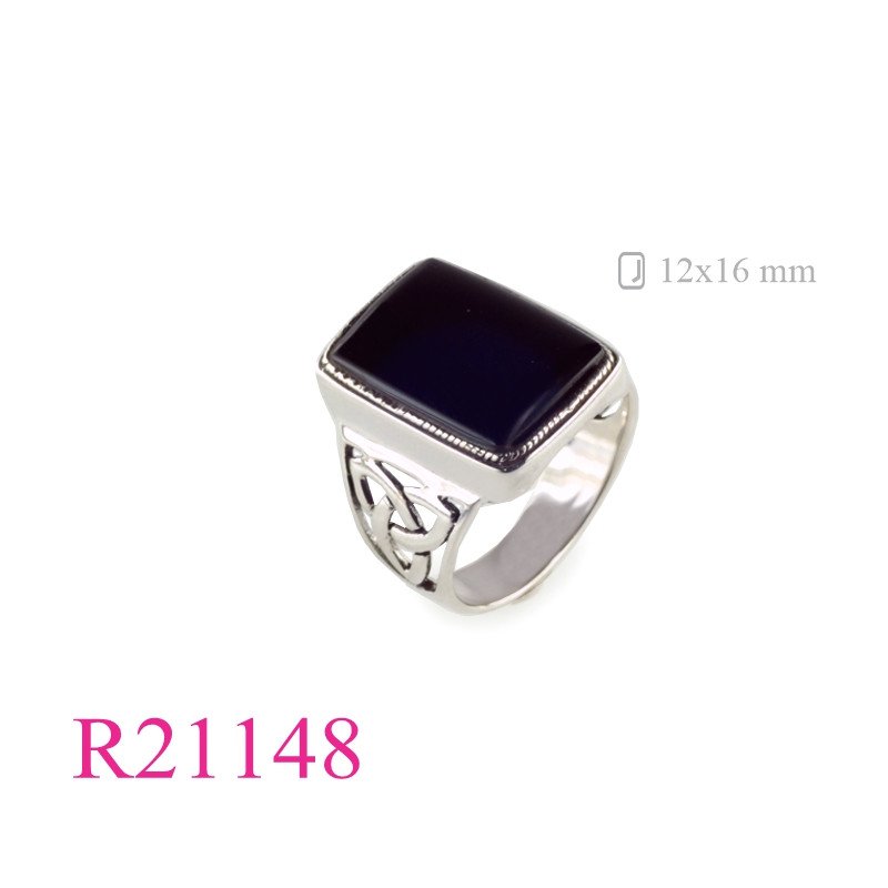 <p>Ring, rectangle Onyx stone Trinity design.</p>