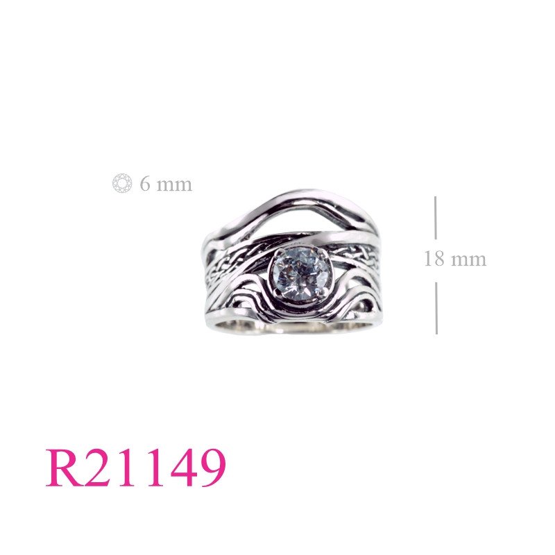 <p>Ring, wavy wire design with round CCZ.</p>