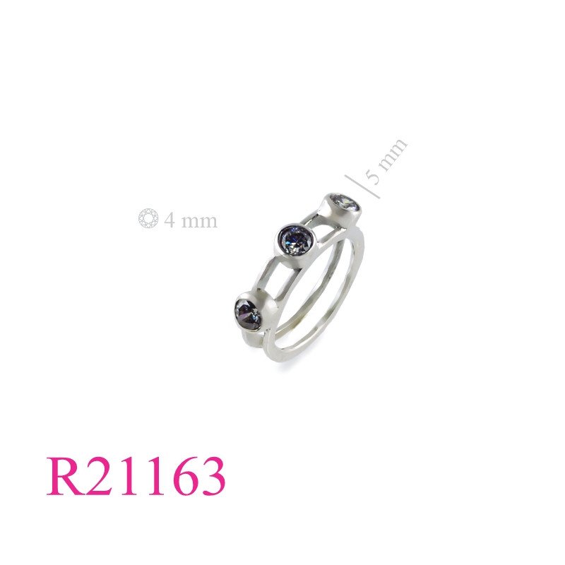 <p>Ring, for insert stone ring with 3 round CCZs.</p>