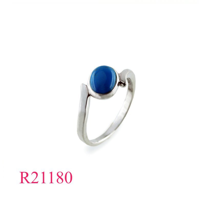 <p>Ring, oval Real Turquoise.</p>