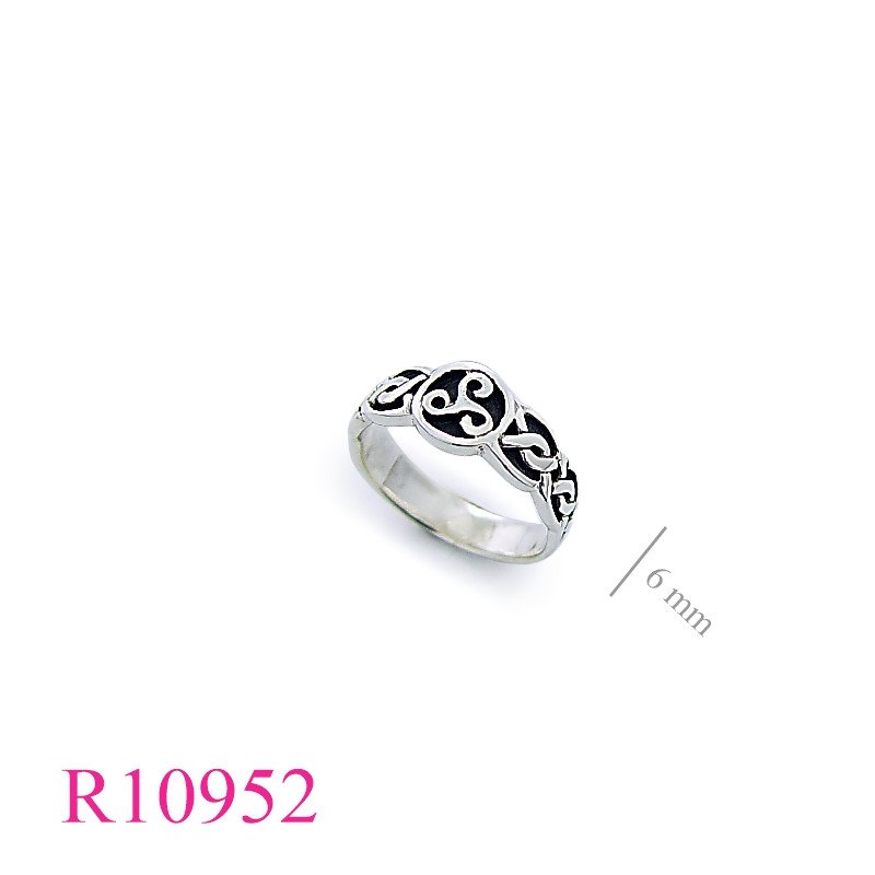 <p>Ring, celtic.</p>